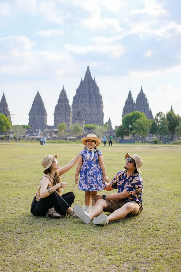 photoshot dengan fotografer jogja di candi prambanan