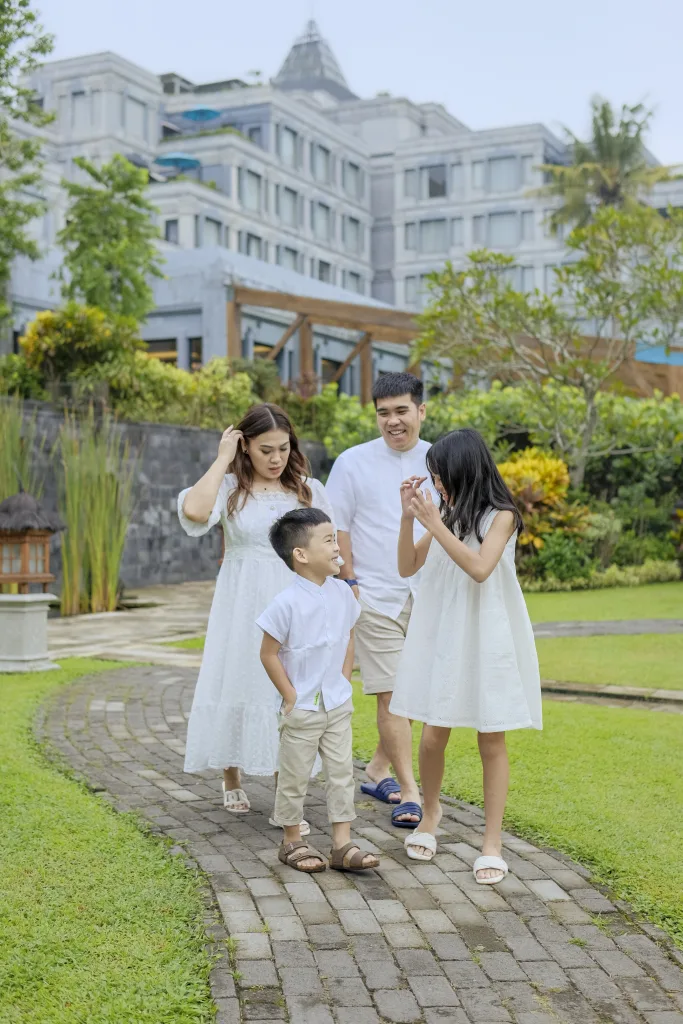 jasa foto family jogja, fotografer jogja, hyatt regency