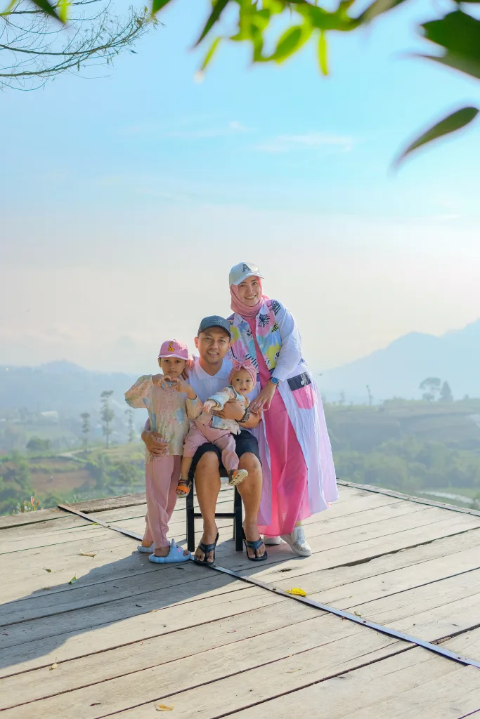 Kelaurga sedang mengunakan Jasa Foto Magelang Paket Foto Magelang Family Trip Magelang Family Trip Jogja