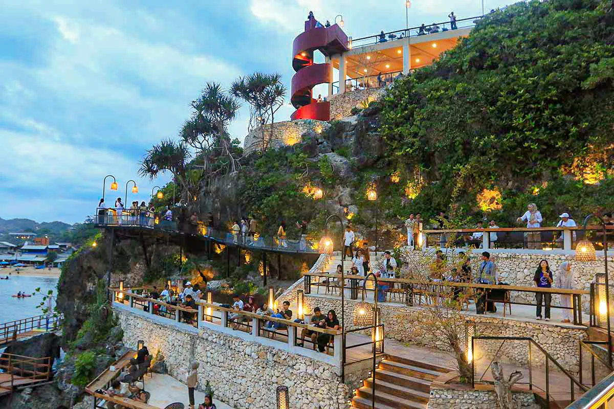 On The Rock Jogja Gunungkidul Area Pantai Drini Wisata Baru dan Rekomendasi Jasa Foto On The Rock dan Private Trip Jogja Jogjamagelangtrip