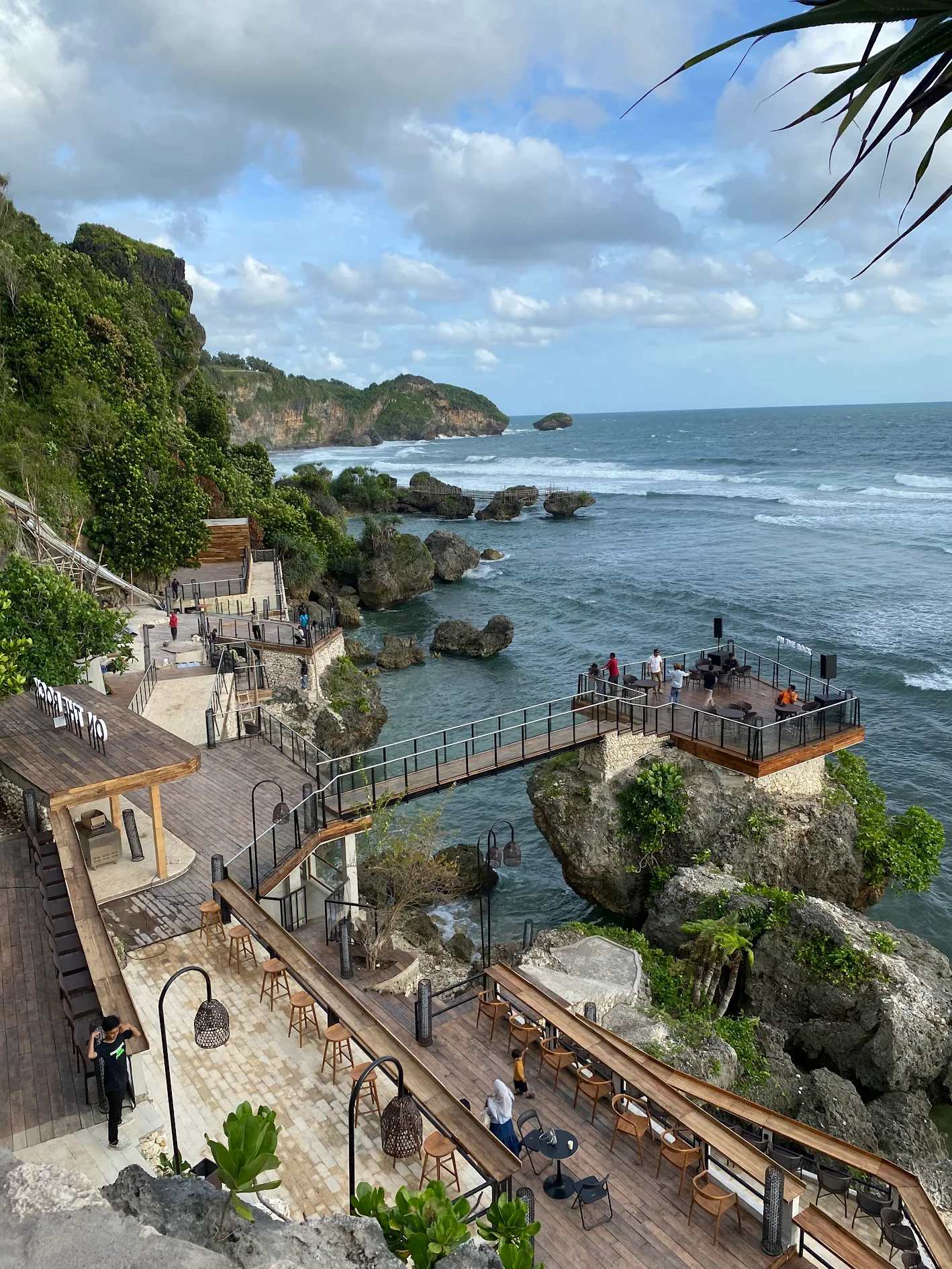 On The Rock Jogja Gunungkidul Area Pantai Drini Wisata Baru dan Rekomendasi Jasa Foto On The Rock dan Private Trip Jogja Jogjamagelangtrip